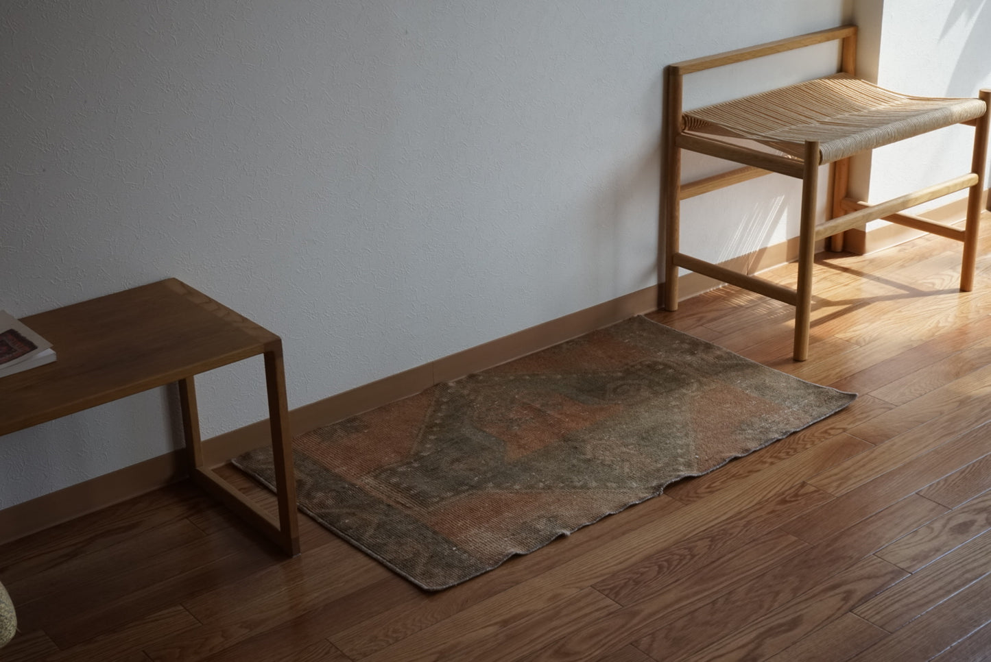 Türkiye Old Oushak Orange , Glay 1970年代 101.5 × 59 cm No.TR25514 / 国内送料無料・羊毛手織り絨毯