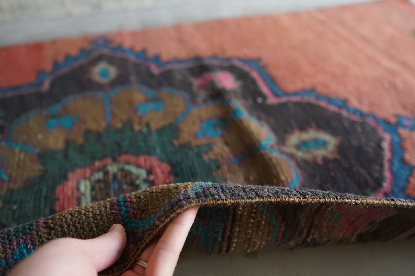 TURKEY OLD RUBY RED FLOWER SMALL SIZE 1970年代 116 × 71 cm No.TR25217