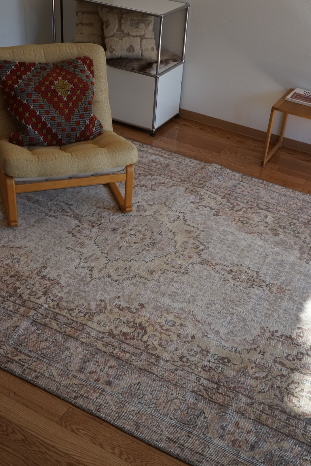 Türkiye Old Isparta Medallion Beige , Glay 1960年代 284 × 183.5 cm No.TR25476