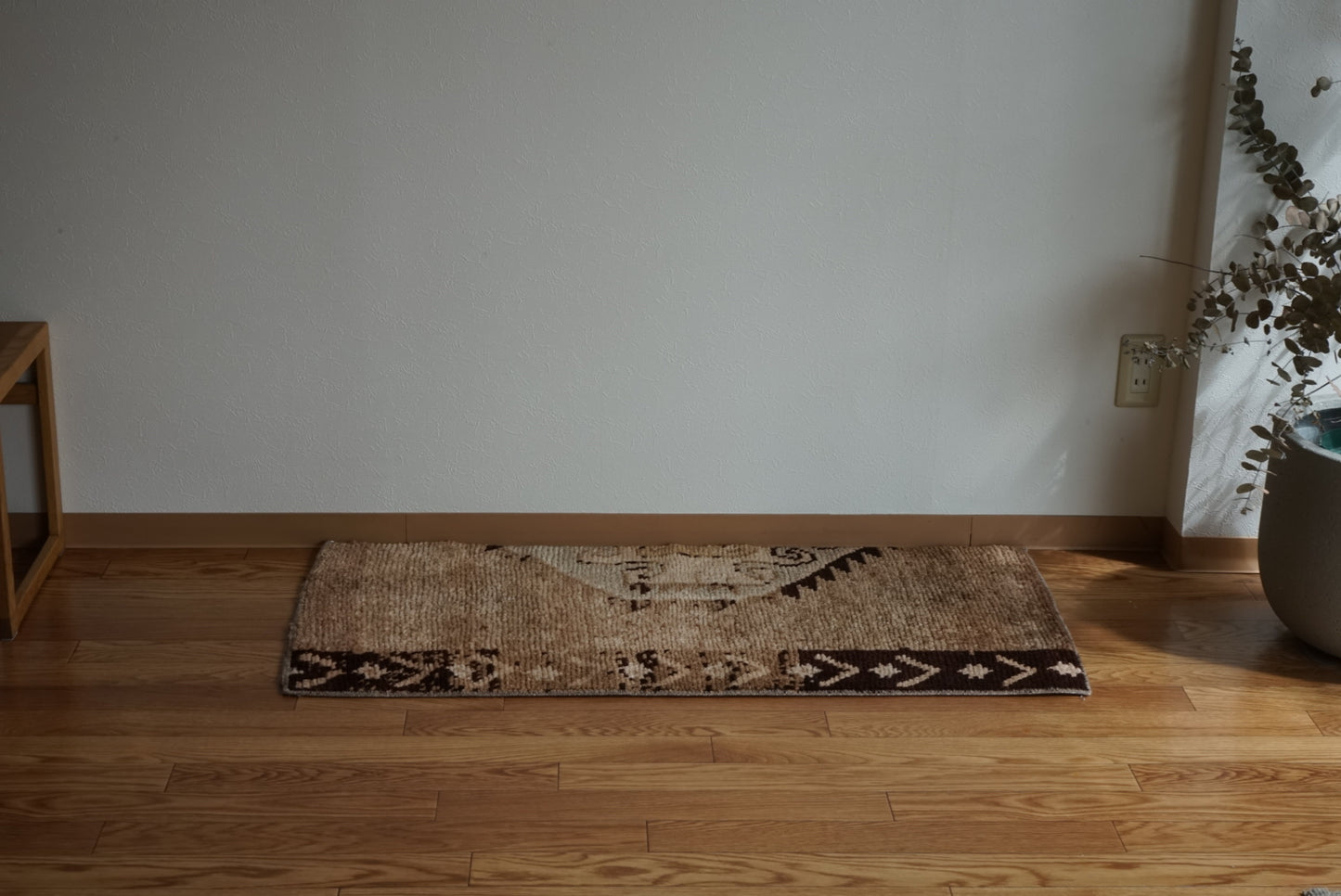 Türkiye Old Oushak Beige , Brown 1970年代 115 × 53 cm No.TR25499 / 国内送料無料
