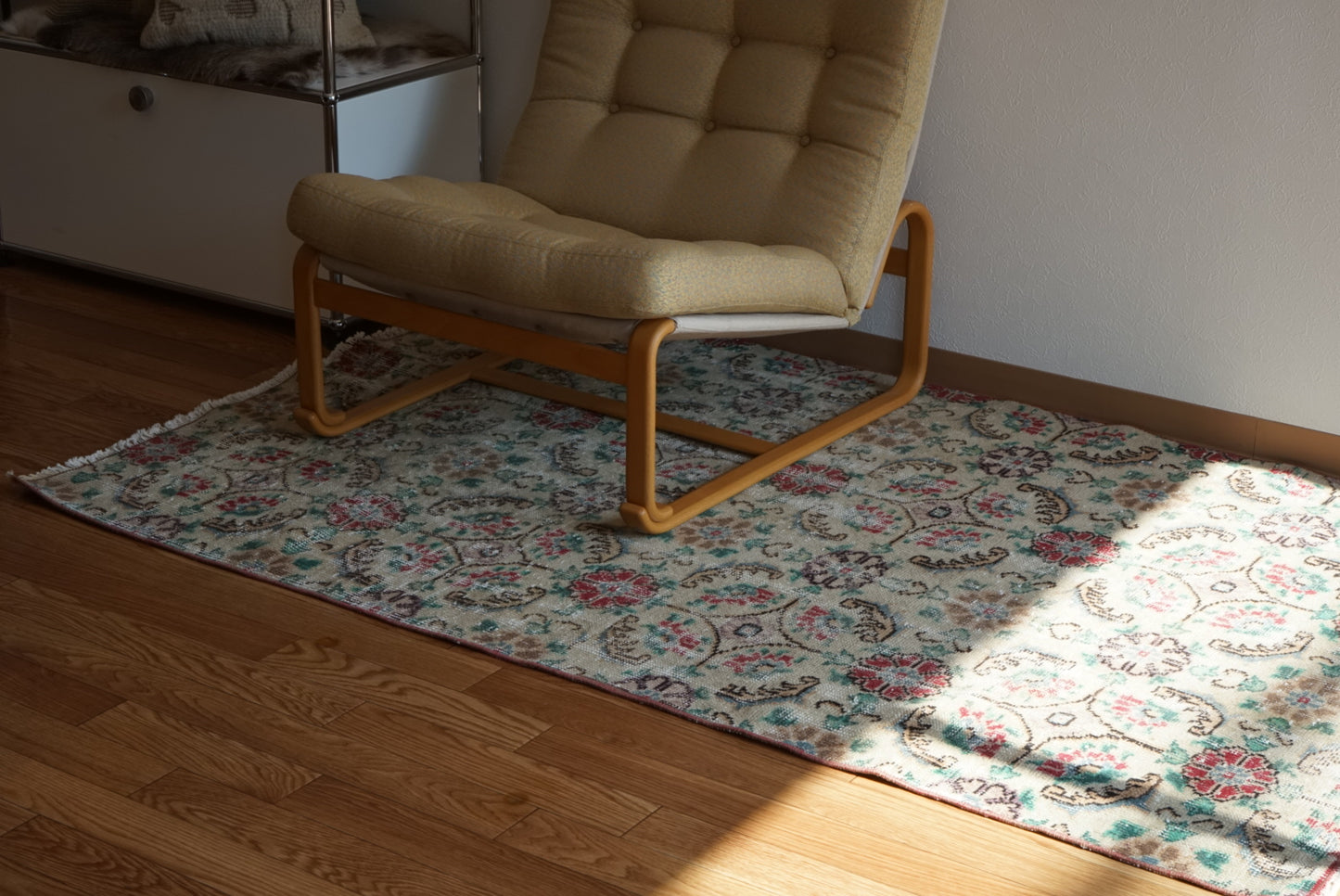 Türkiye Old Isparta Flower Beige 1970年代 175 × 108.5 cm No.TR25472