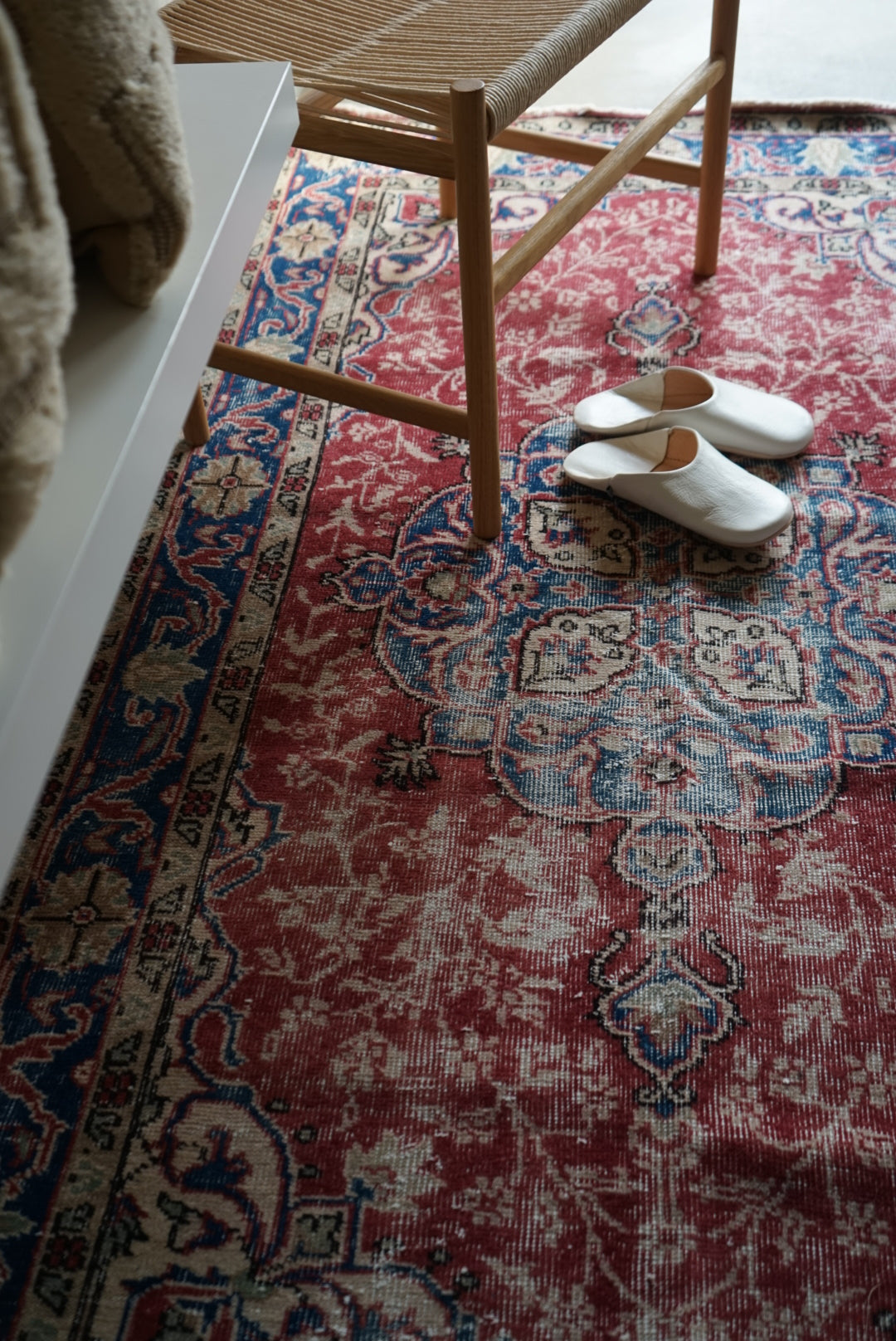 Türkiye Old Isparta Floral Red Medallion 1970年代 204 × 110.5 cm No.TR25258