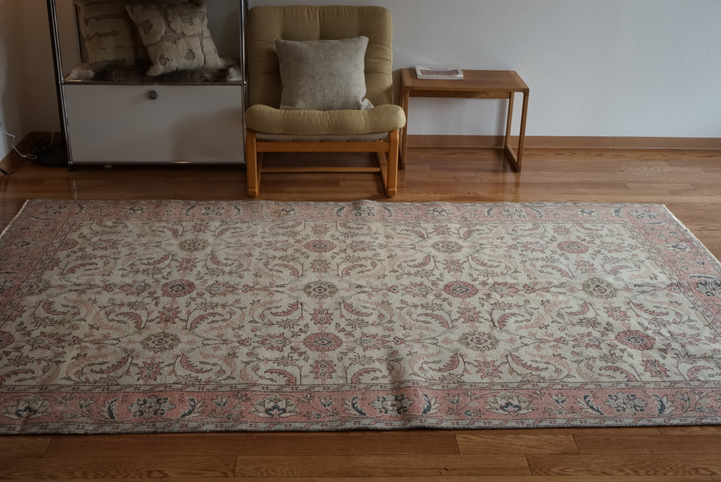 Türkiye Old Isparta Floral Pink , Beige 1970年代 250 × 154 cm No.TR25496 / 国内送料無料