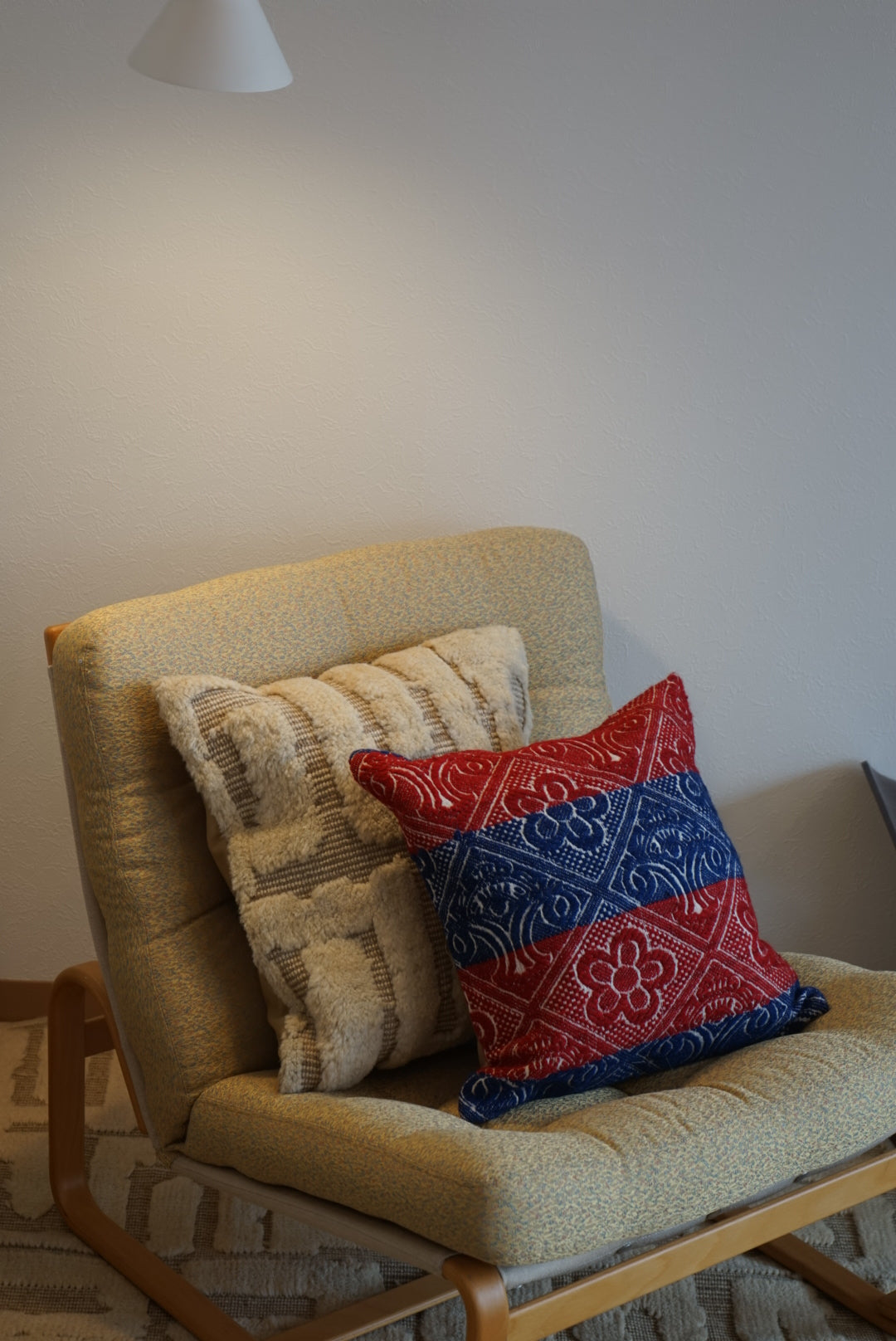 Türkiye Old Kilim Cushion Cover Bicolor Red , Blue Flower 40 × 40 cm No.TR25360
