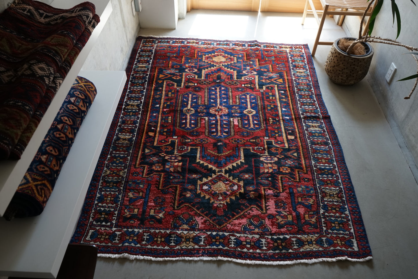 店頭販売 IRAN ANTIQUE BAKHTIARI 
1930年代 203 × 151 cm