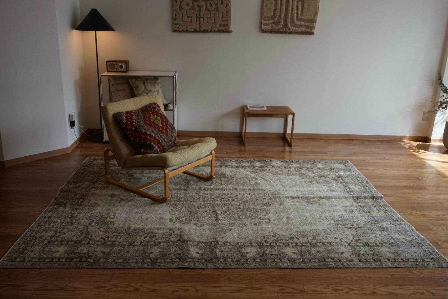 Türkiye Old Isparta Medallion Beige , Glay 1960年代 255.5 × 184 cm No.TR25491 / 国内送料無料