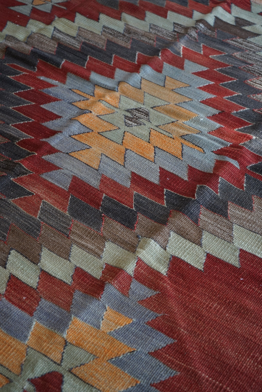 Türkiye Old Kilim Kars Earth Red Tribal Design 1970年代 251 × 137 cm No.TR25547 / 国内送料無料・羊毛手織りキリム