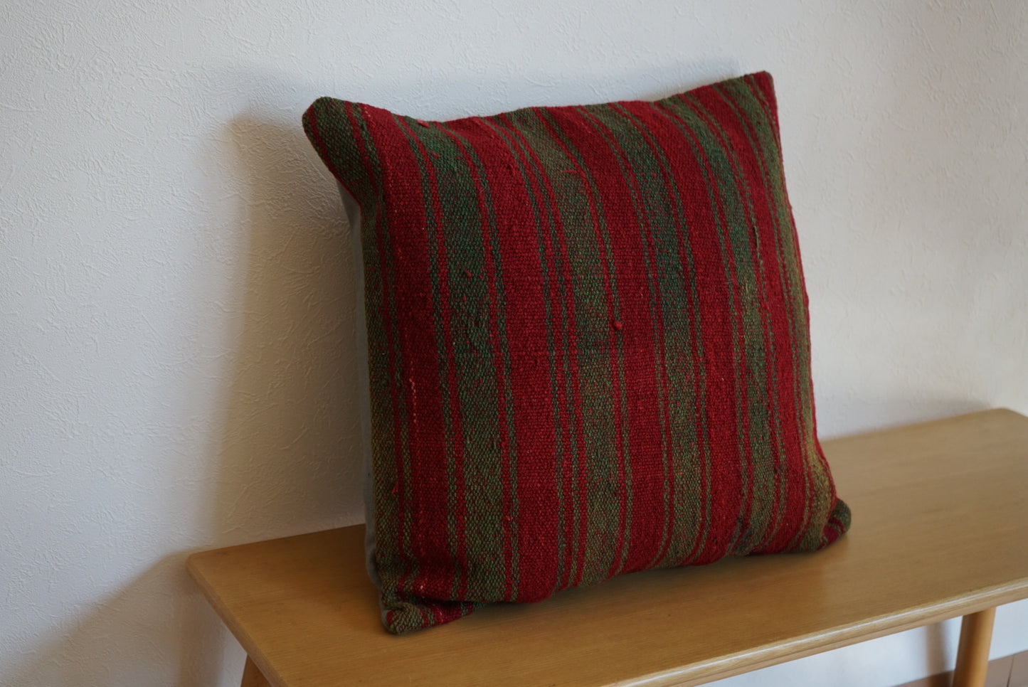 Türkiye Old Kilim Cushion Cover Green , Red Stripe Design 50 × 50 cm No.TR25556 / 送料無料・羊毛手織りキリム