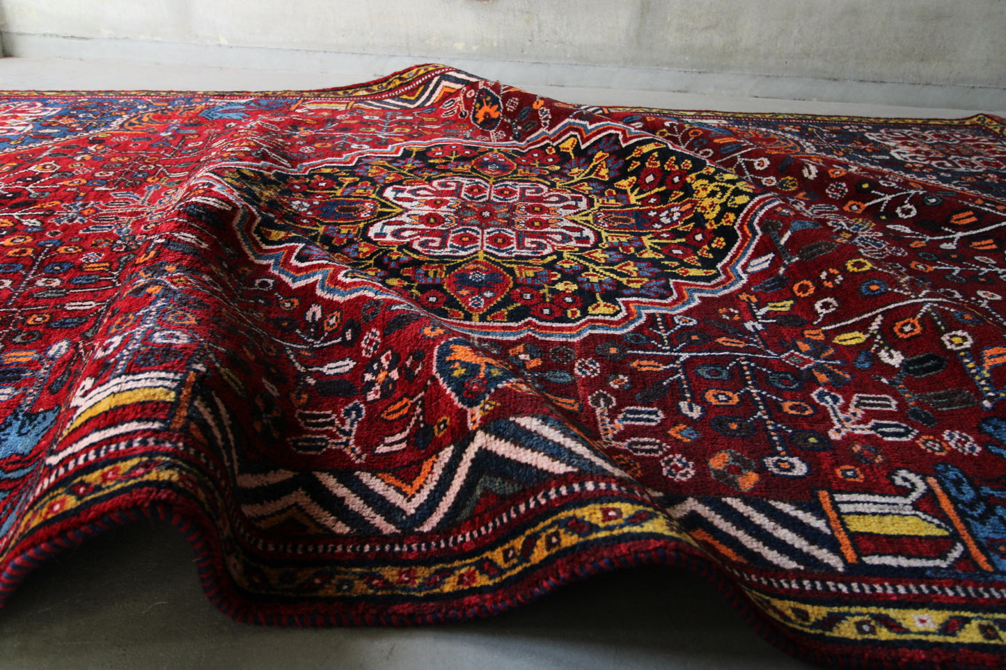 IRAN ANTIQUE SHIRAZ QASHQAI HEYBATLO 1880年代 214 × 123 cm