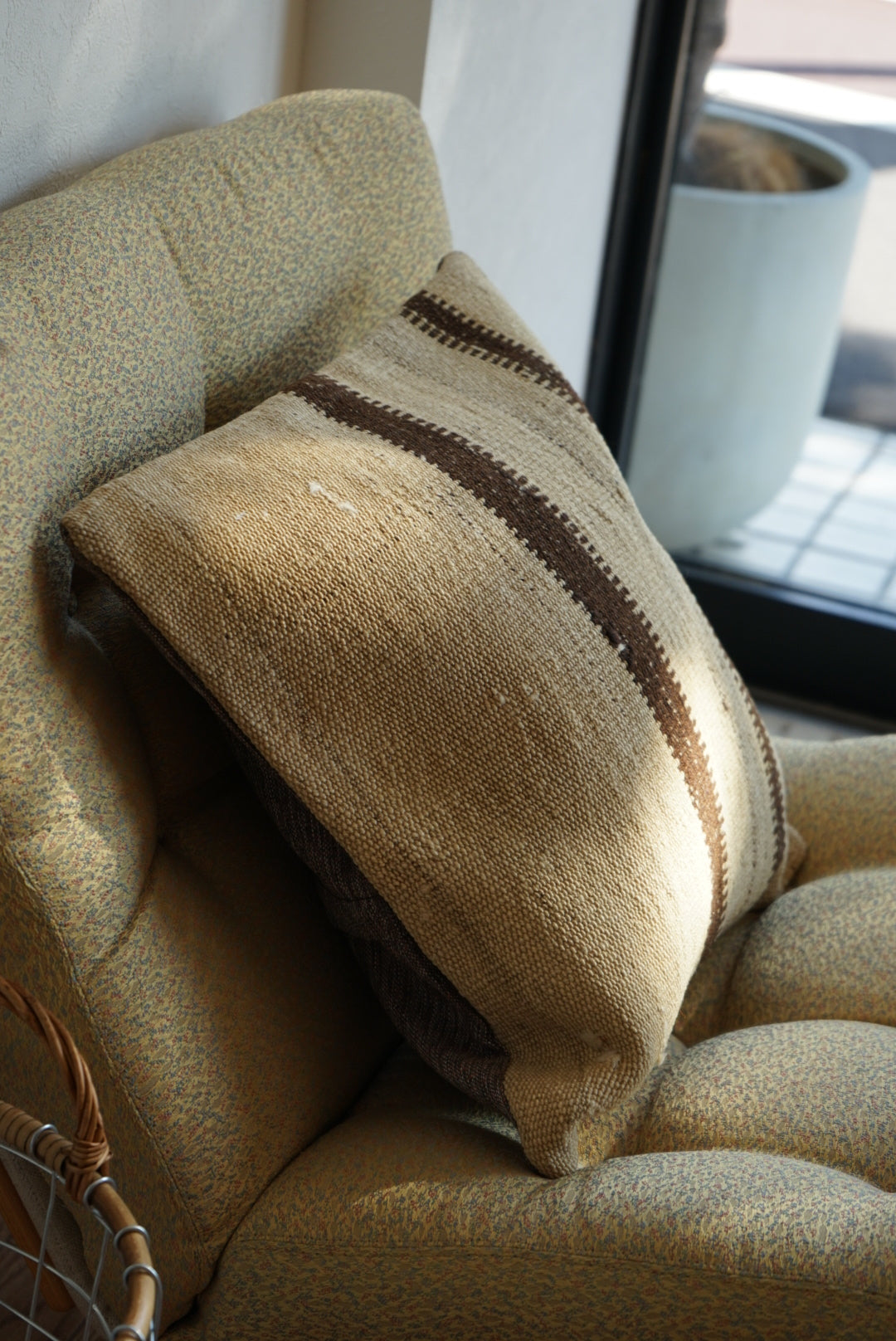 Türkiye Old Kilim Cushion Cover Brown , Beige Stripe Design 44 × 46 cm No.TR25558 / 送料無料・羊毛手織りキリム