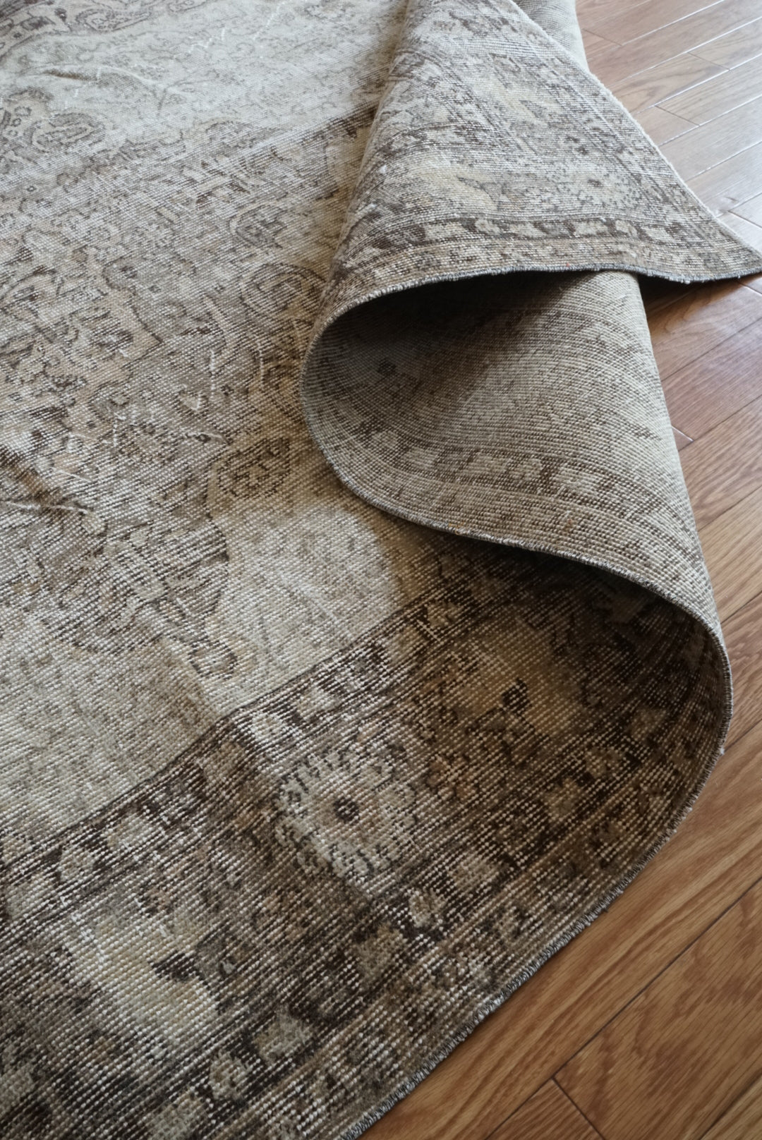Türkiye Old Isparta Medallion Beige , Glay 1960年代 255.5 × 184 cm No.TR25491 / 国内送料無料