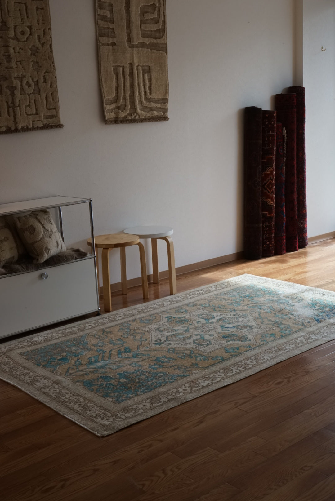 Türkiye Old Oushak Beige , Blue , Medallion 1960年代 227 × 132cm No.TR25454