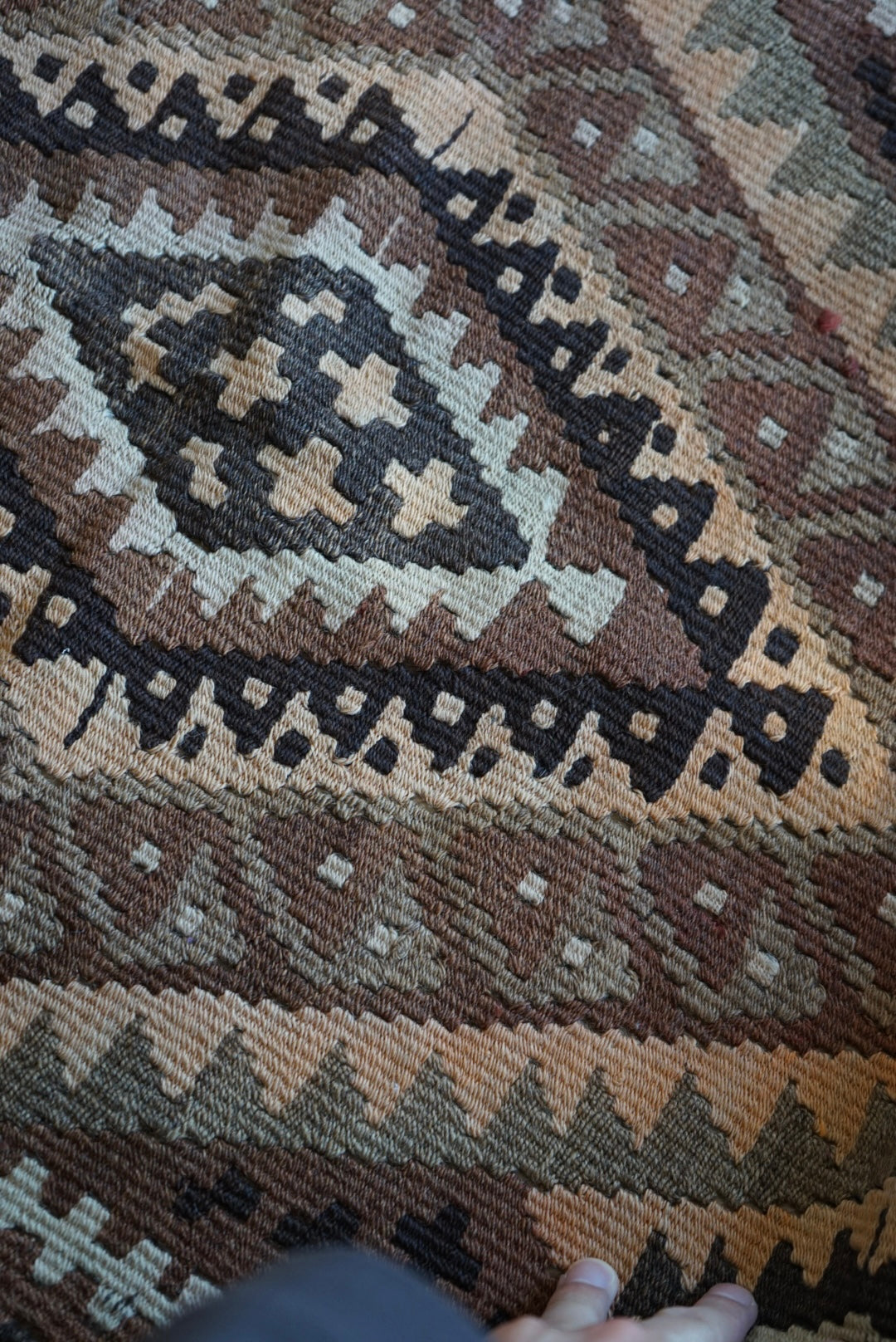 Türkiye Old Kilim Anatoria Tribal Design Brown 1960年代 132 × 79 cm No.TR25550 / 国内送料無料・羊毛手織りキリム