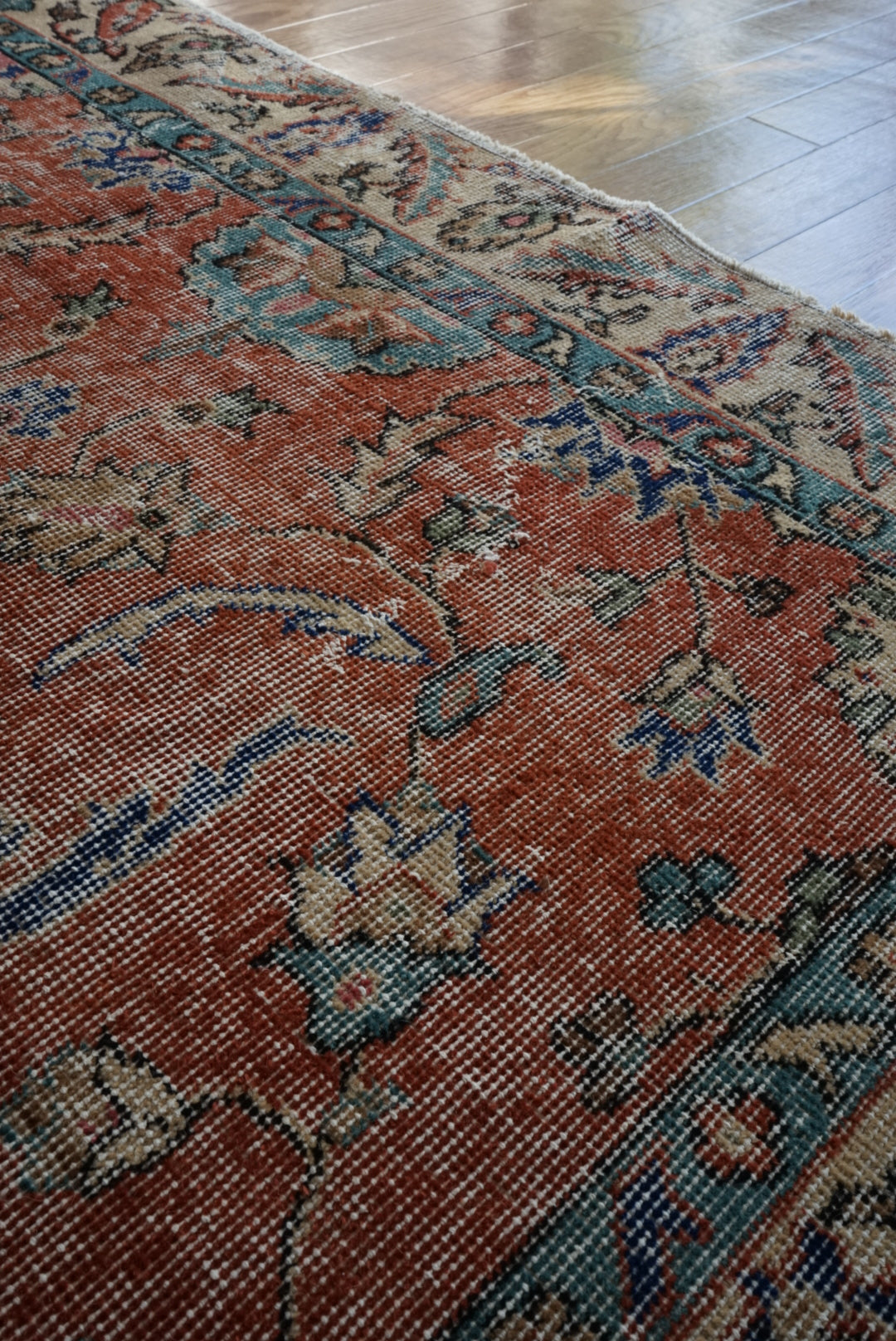 Türkiye Old Isparta Bright Red Flower 1970年代 249 × 132 cm No.TR25505 / 国内送料無料・羊毛手織り絨毯