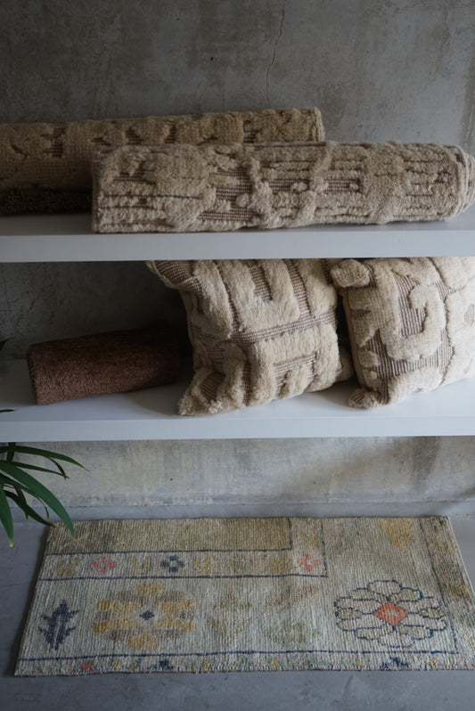 Türkiye Old Oushak Beige Pale Green Small size 1970年代 104 × 46 cm No.TR25245