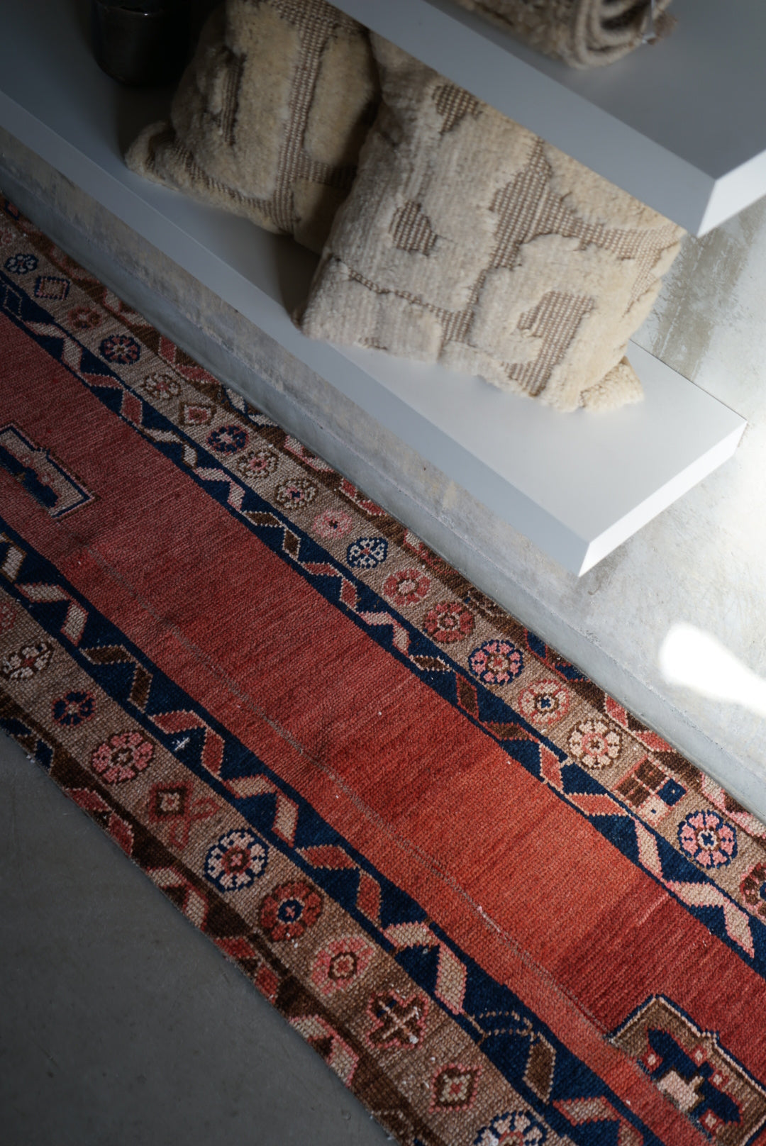 Türkiye Old Oushak Salmon Pink , Navy Runner 1970年代 191 × 60 cm No.TR25271