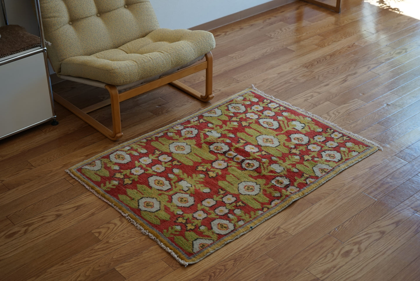 Türkiye Old Oushak Flower Red , Green , Yellow 1970年代 112 × 82.5 cm No.TR25430