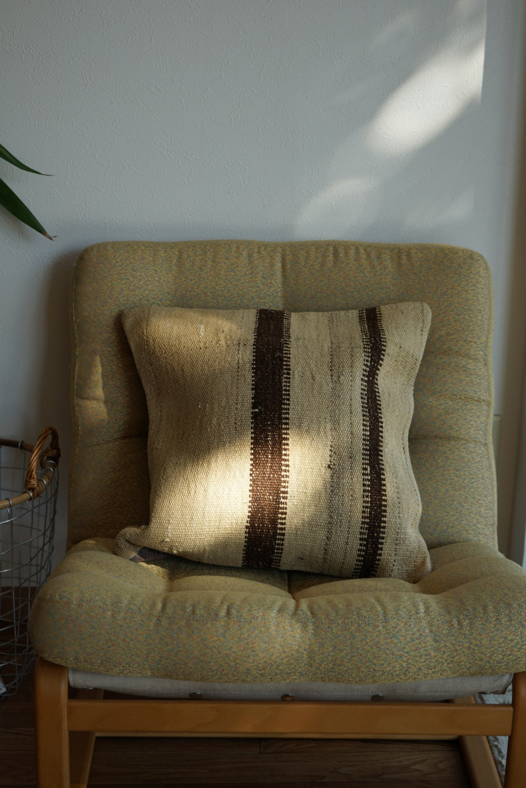 Türkiye Old Kilim Cushion Cover Brown , Beige Stripe Design 44 × 46 cm No.TR25558 / 送料無料・羊毛手織りキリム