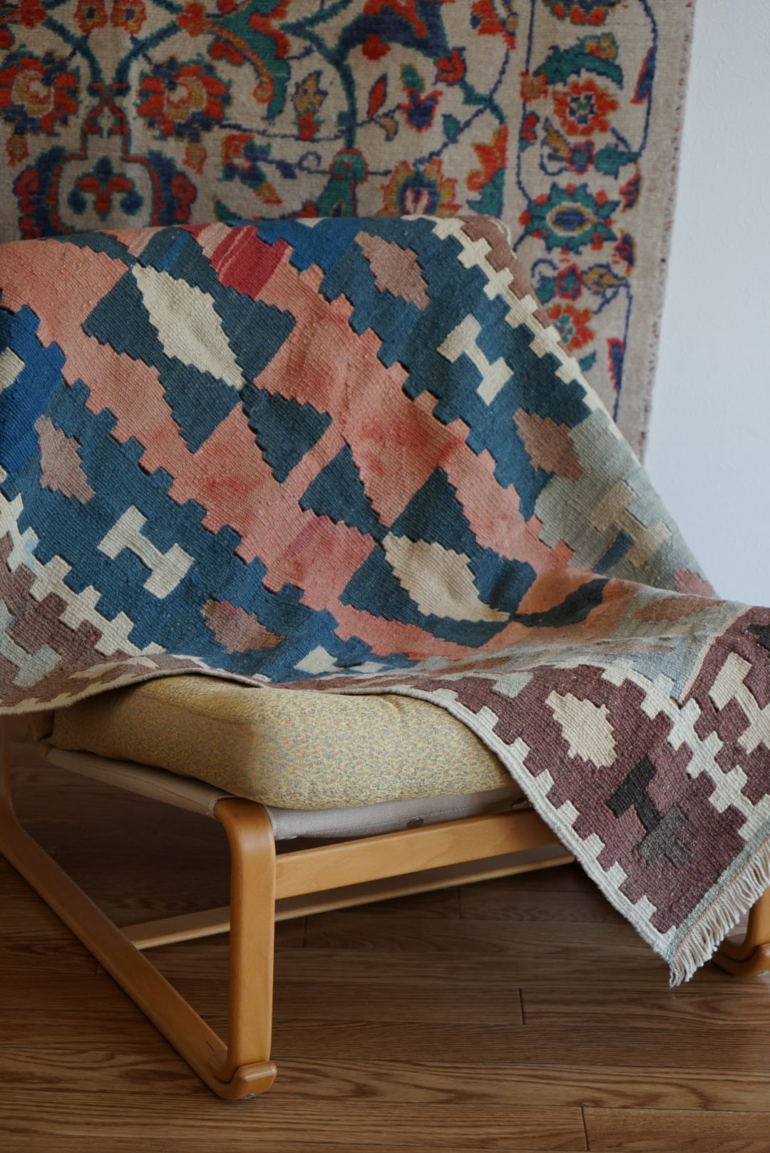 Türkiye Old Kilim Anatoria Tribal Design Blue , Brown , Red 1980年代 145 × 92.5 cm No.TR25549 / 国内送料無料・羊毛手織りキリム