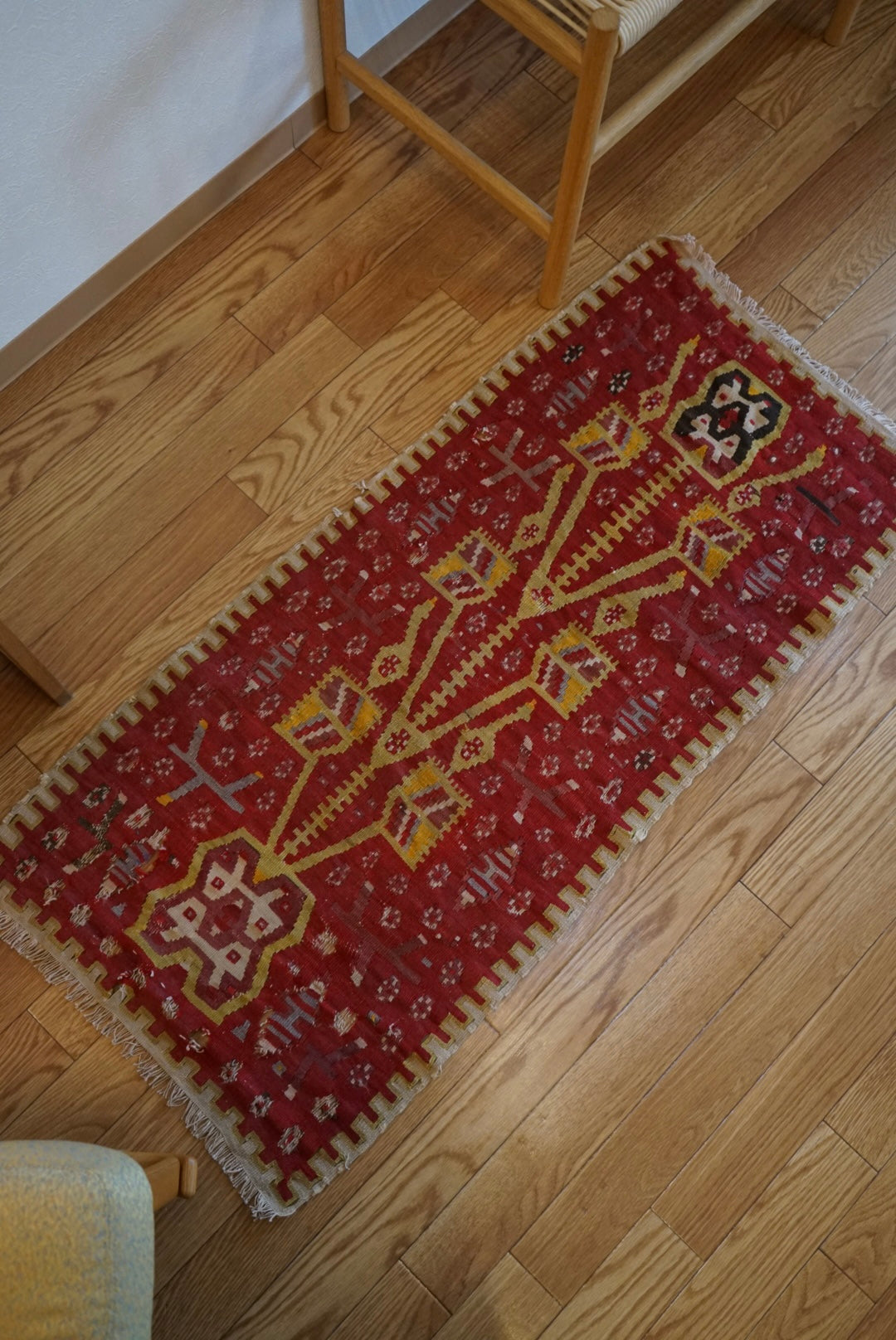 店頭販売 Tribal rug Türkiye Old Anatoria Kilim Tapestry Red , Yellow " Tree of life " 1960年代 111 × 53 cm No.TR25565 / 国内送料無料・羊毛手織りキリム