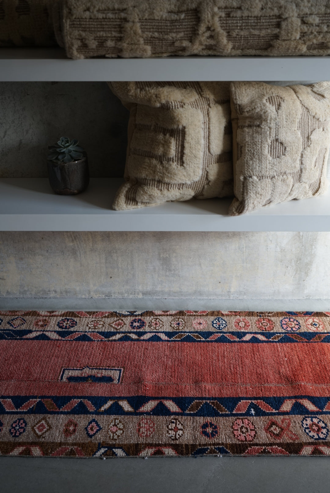 Türkiye Old Oushak Salmon Pink , Navy Runner 1970年代 191 × 60 cm No.TR25271