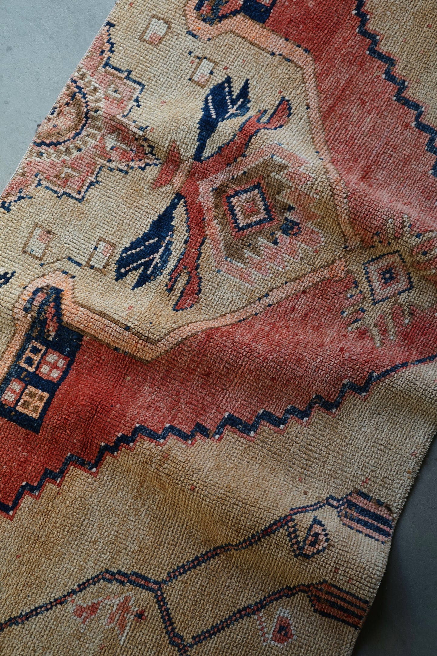 TURKEY OLD ISPARTA ORIENTAL BEIGE SMALL SIZE 124 × 73 cm No.TR25215