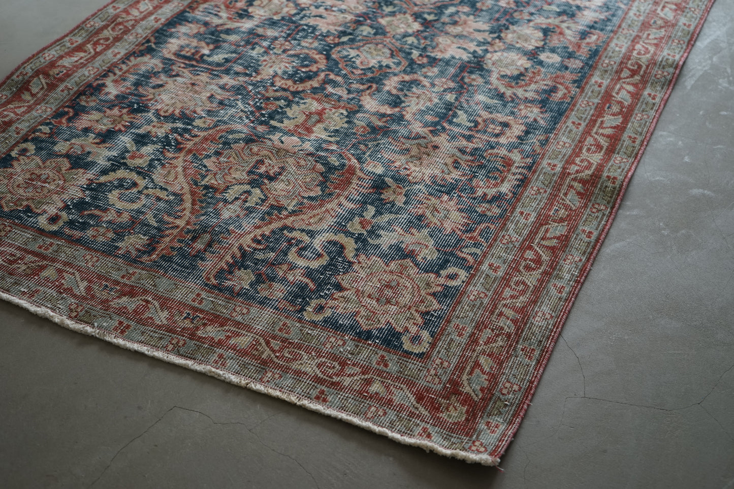 TURKEY OLD ISPARTA NAVY FLORAL 1970年代 207 × 114 cm No.TR25176