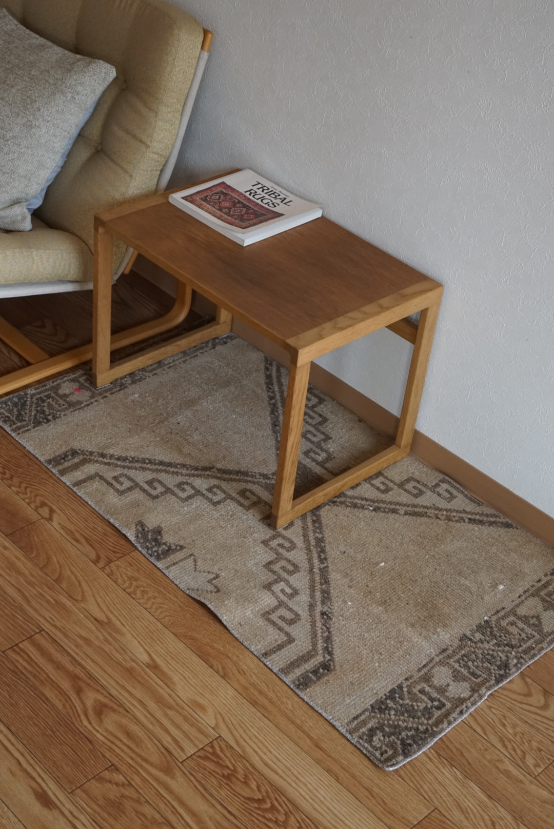 Türkiye Old Oushak Beige 1970年代 105.5 × 57 cm No.TR25513 / 国内送料無料・羊毛手織り絨毯