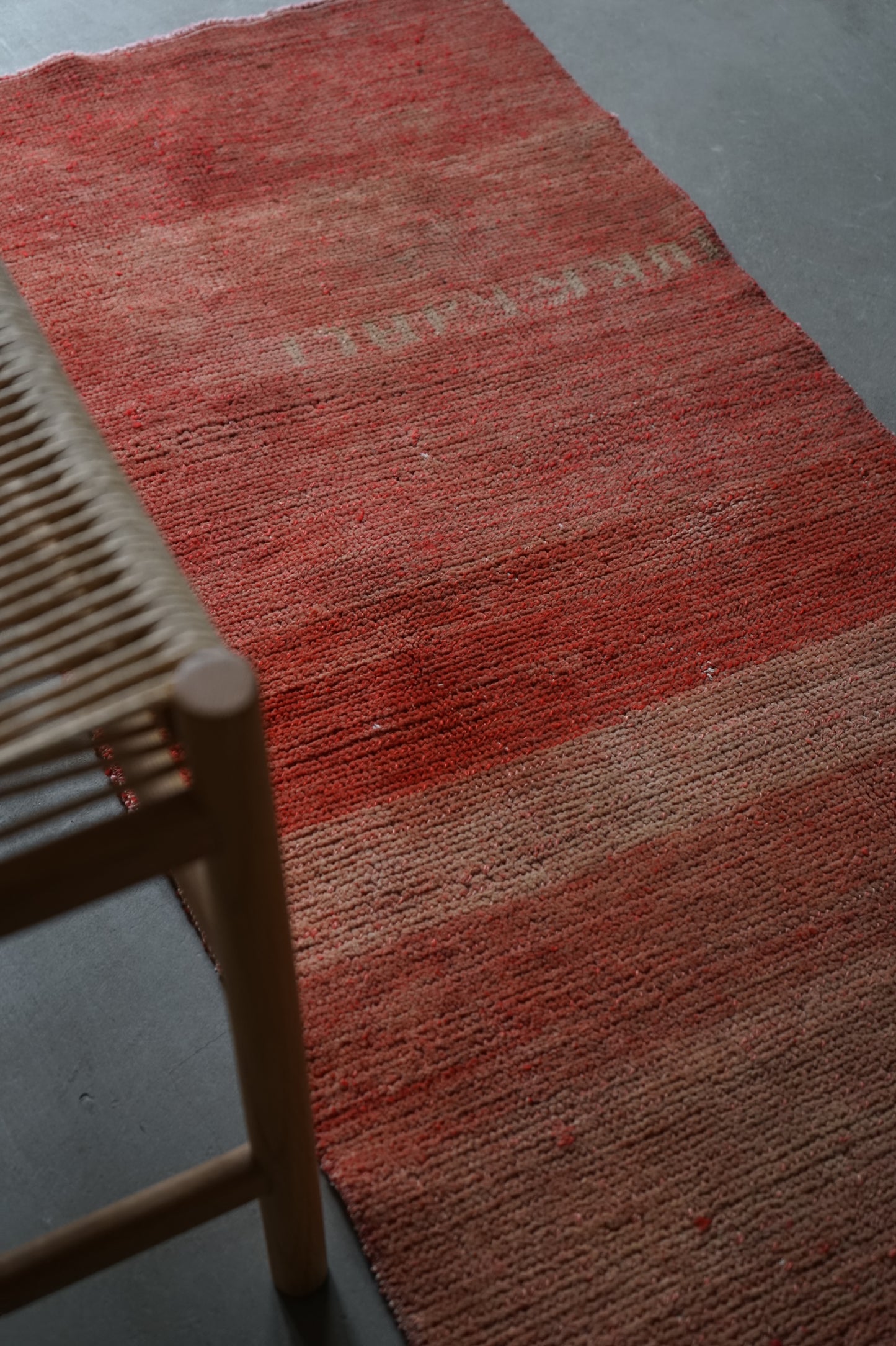 TURKEY OLD OUSHAK SALMON PINK RUNNER 1970年代 148 × 60 cm No.TR25204