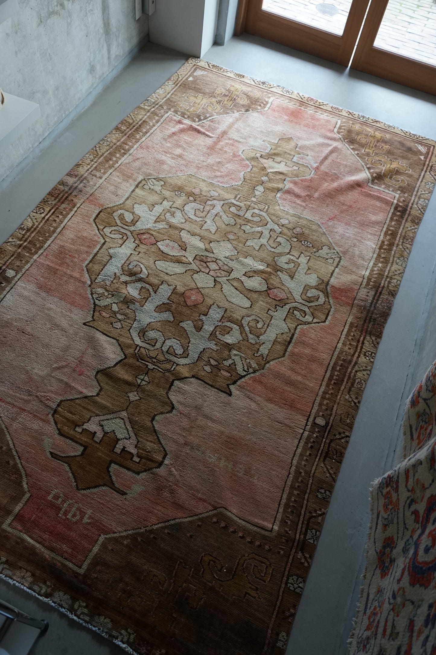 TURKEY OLD OUSHAK SALMON PINK 1970年代 286 × 162 cm No.TR25197