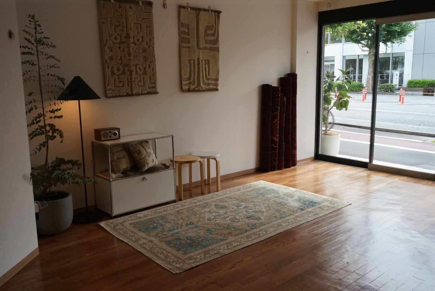 Türkiye Old Oushak Beige , Blue , Medallion 1960年代 227 × 132cm No.TR25454