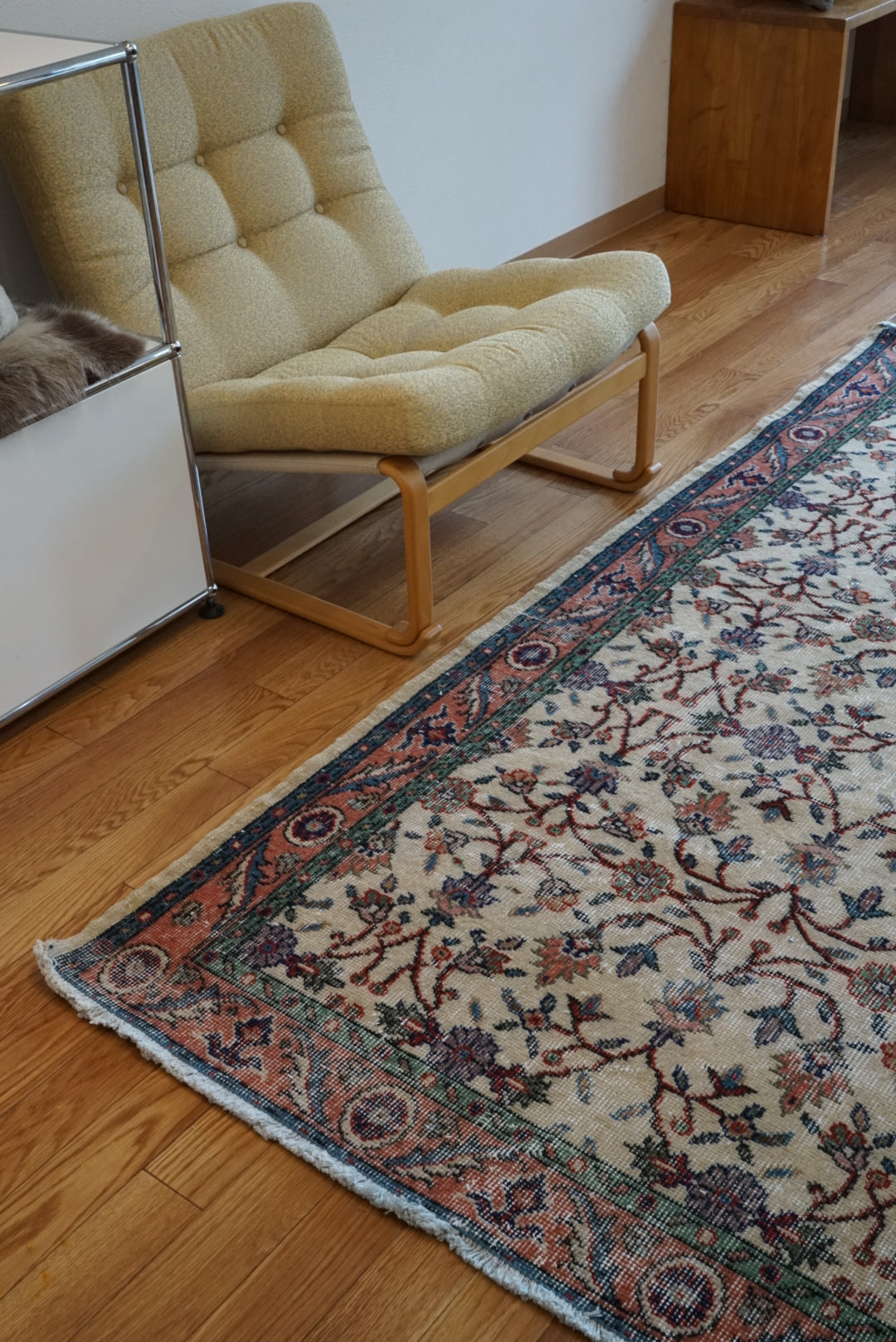 Türkiye Old Isparta Beige , Green , Salmon Pink Floral 1970年代 203 × 113 cm No.TR25438