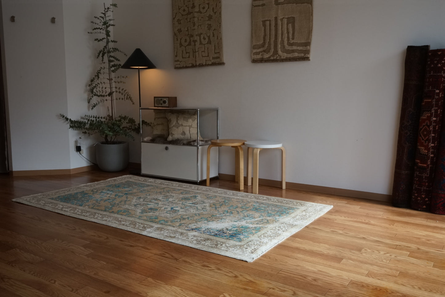 Türkiye Old Oushak Beige , Blue , Medallion 1960年代 227 × 132cm No.TR25454