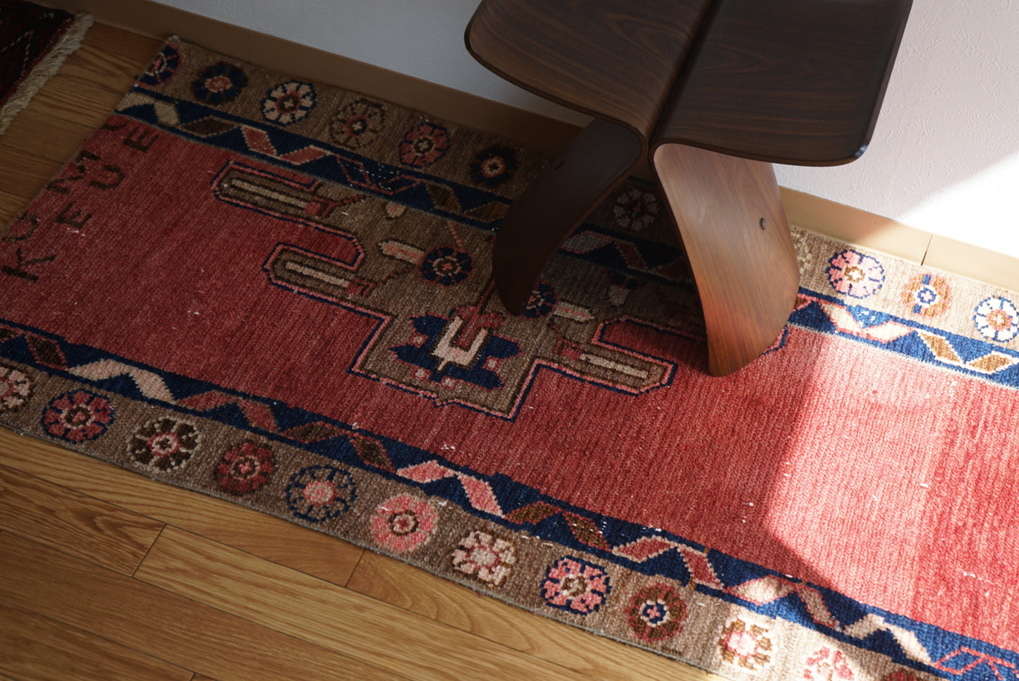 Türkiye Old Oushak Salmon Pink , Navy Runner 1970年代 133.5 × 68 cm No.TR25295