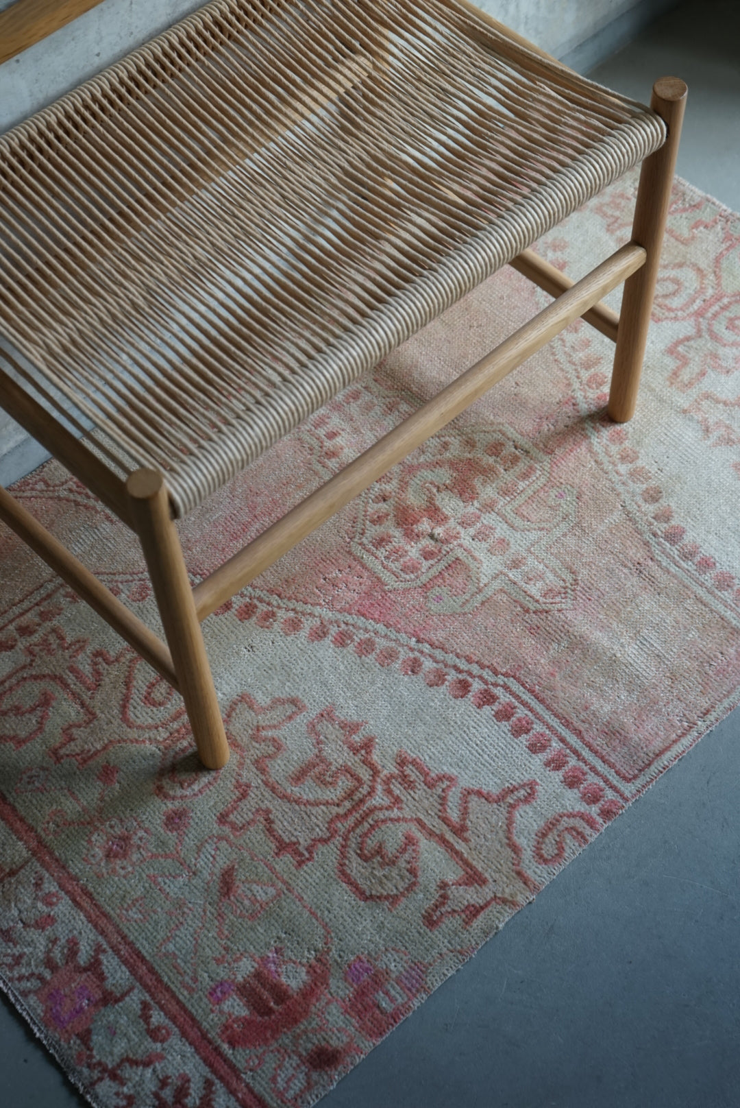 Türkiye Old Oushak Rose Pink Small size 1970年代 137 × 91 cm No.TR25244