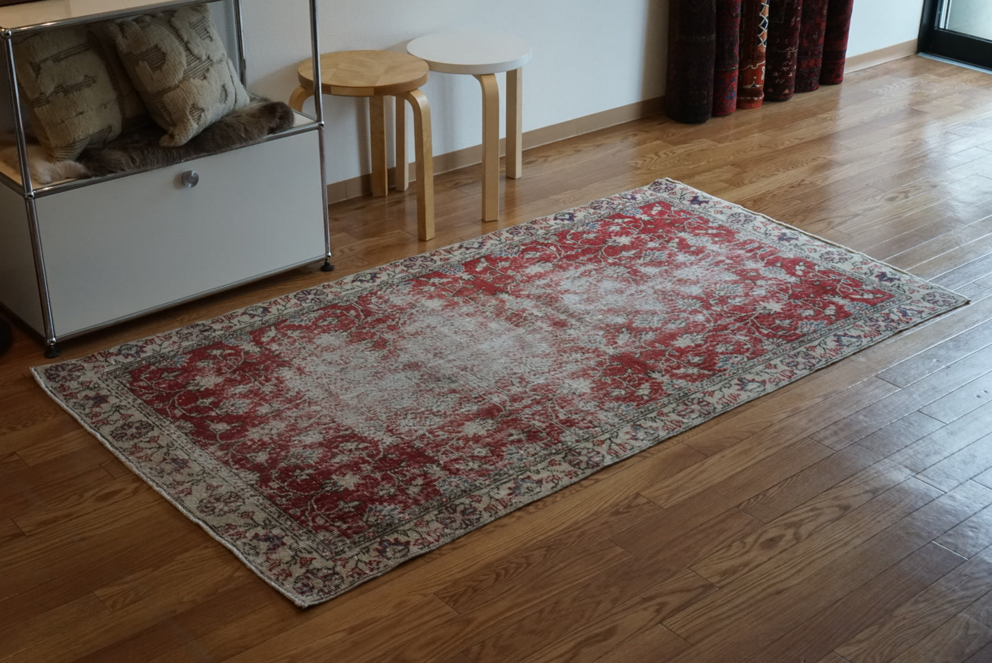 Türkiye Old Isparta Red Floral 1970年代 195 × 107.5 cm No.TR25447 / 国内送料無料