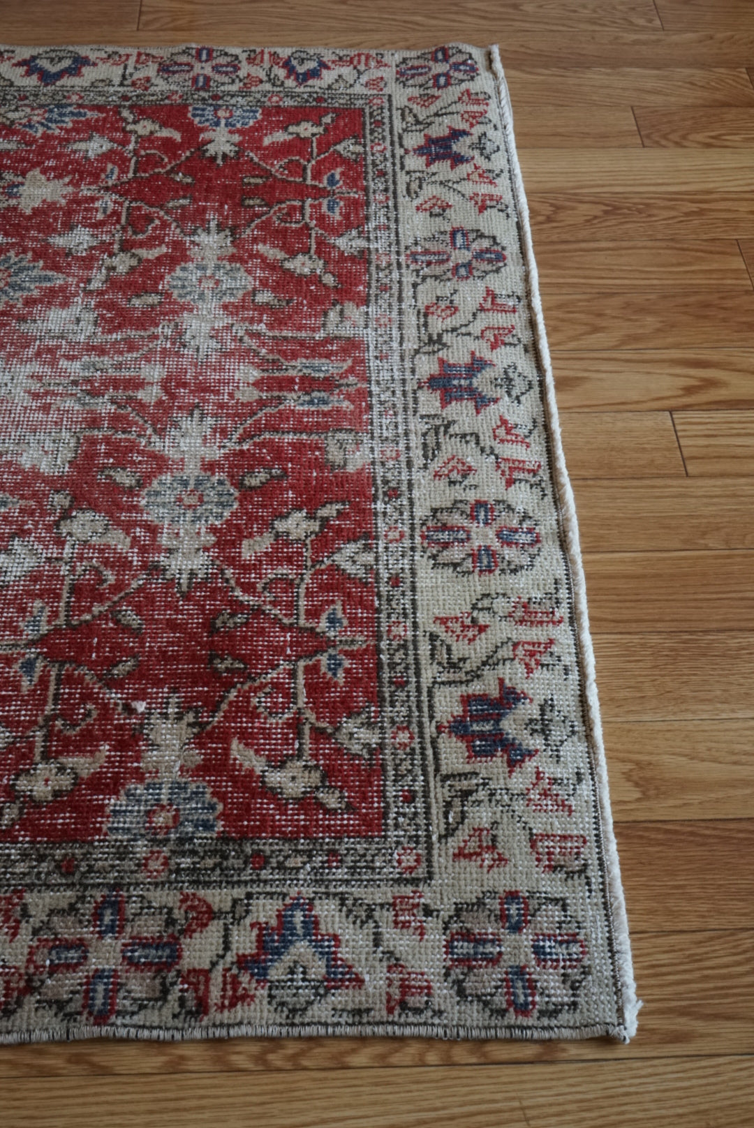 Türkiye Old Isparta Red Floral 1970年代 195 × 107.5 cm No.TR25447 / 国内送料無料