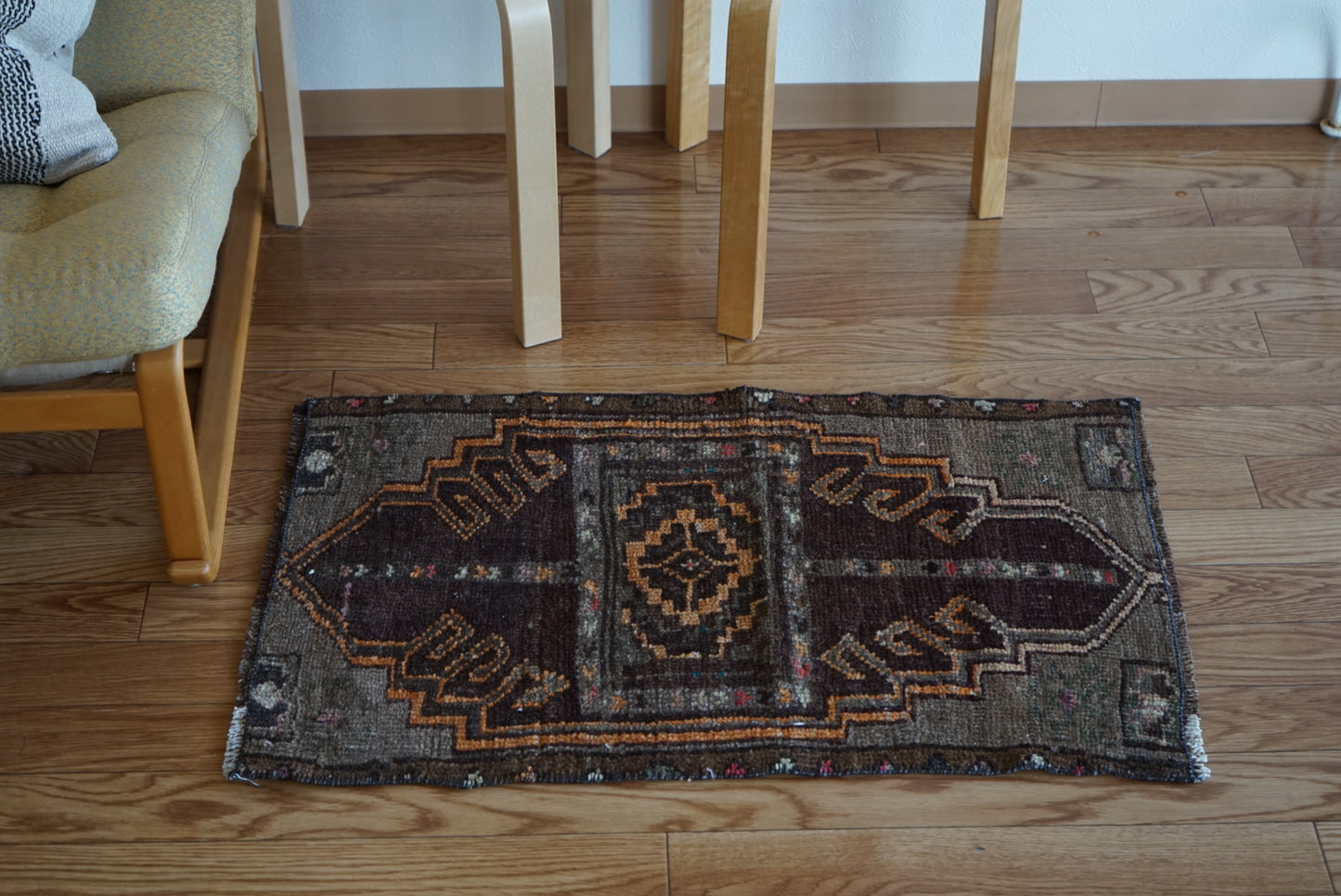 Türkiye Old Oushak Brown , Orange Medallion 1970年代 80.5 × 50 cm No.TR25415
