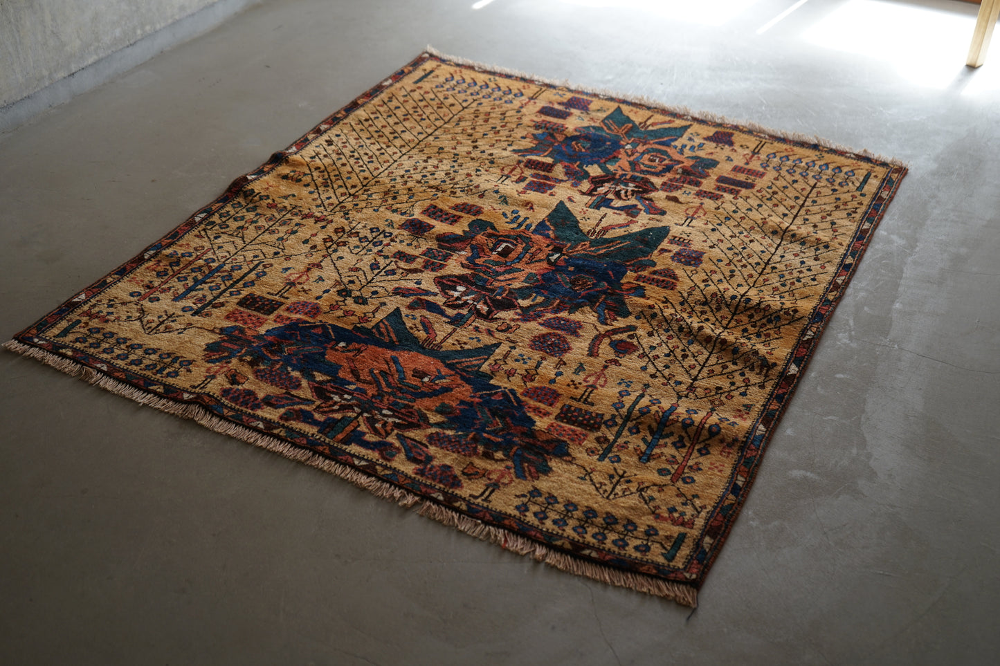 店頭販売 IRAN ANTIQUE QASHQAI SHIRAZ NEYRIZ 1770年代 114 × 129 cm