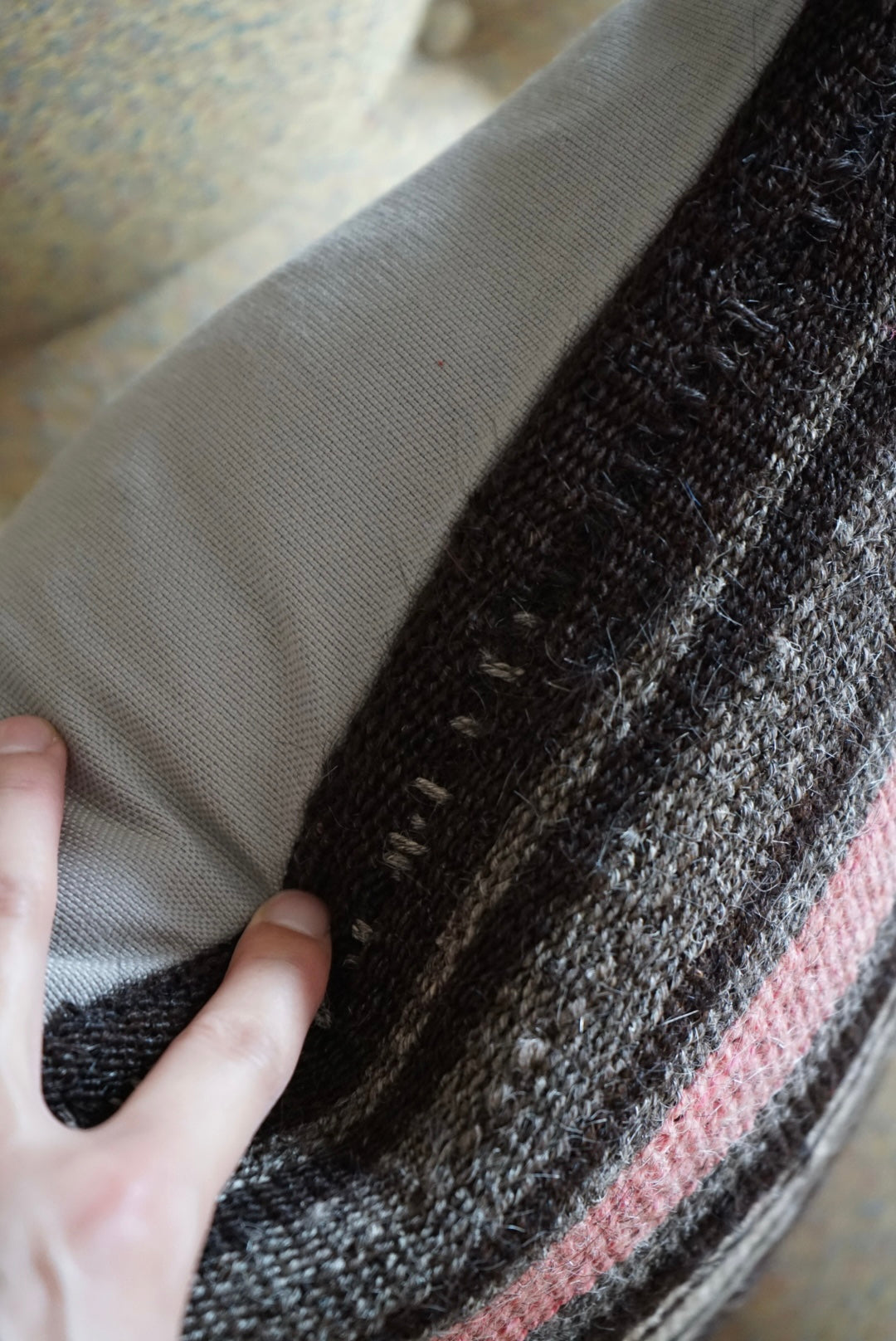 Türkiye Old Kilim Cushion Cover Pink , Black , Glay Mix Color Border Design 50 × 50 cm No.TR25526 / 国内送料無料・羊毛手織りキリム