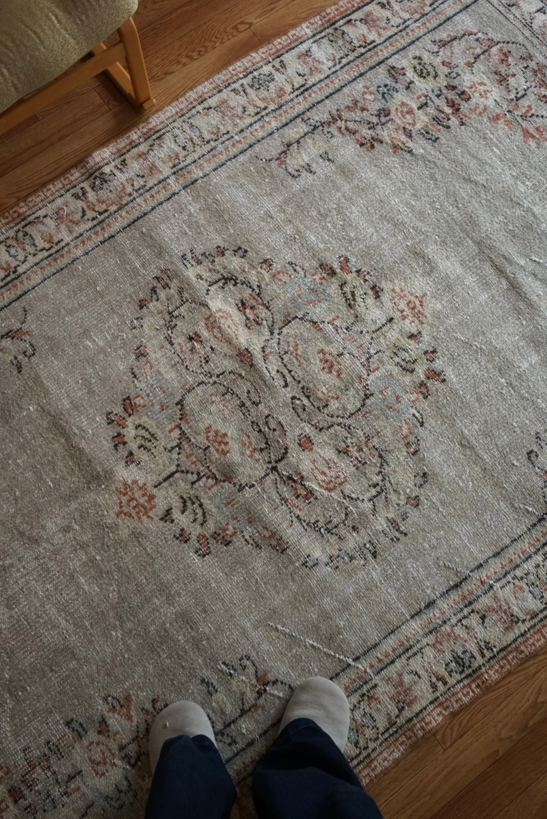 Türkiye Old Isparta Sage Green Flower Medallion 1970年代 248 × 148.5 cm No.TR25511 / 国内送料無料・羊毛手織り絨毯
