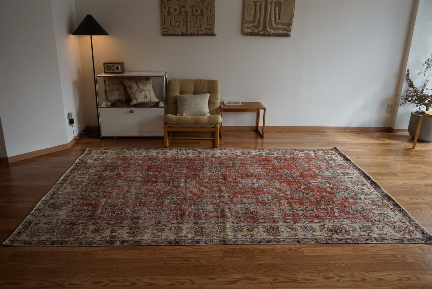 Türkiye Old Isparta Red , Blue Flower Medallion 1970年代 272.5 × 176.5 cm No.TR25508 / 国内送料無料・羊毛手織り絨毯