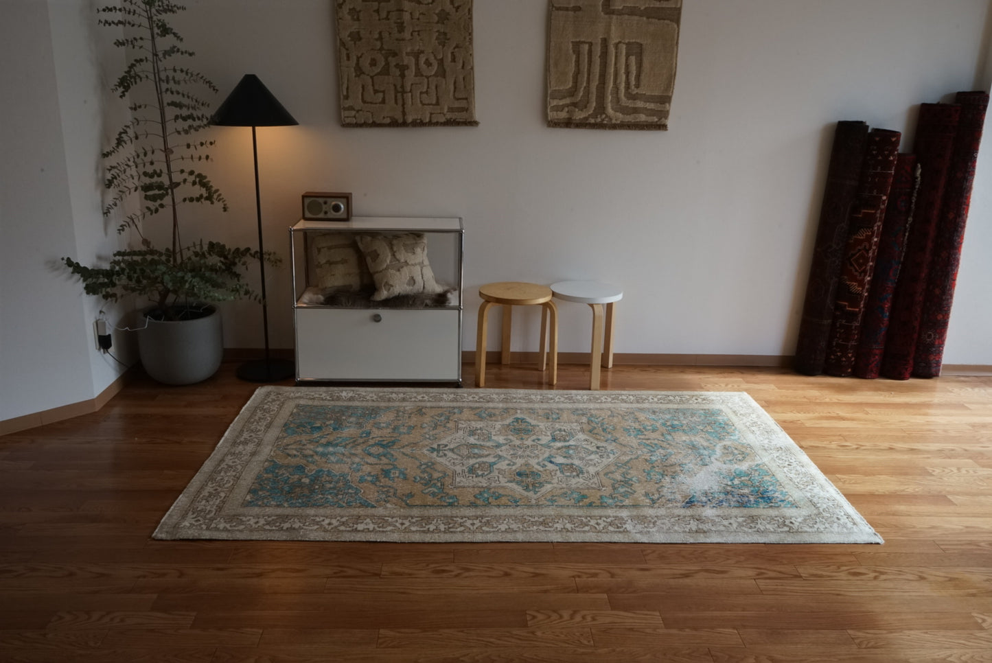 Türkiye Old Oushak Beige , Blue , Medallion 1960年代 227 × 132cm No.TR25454