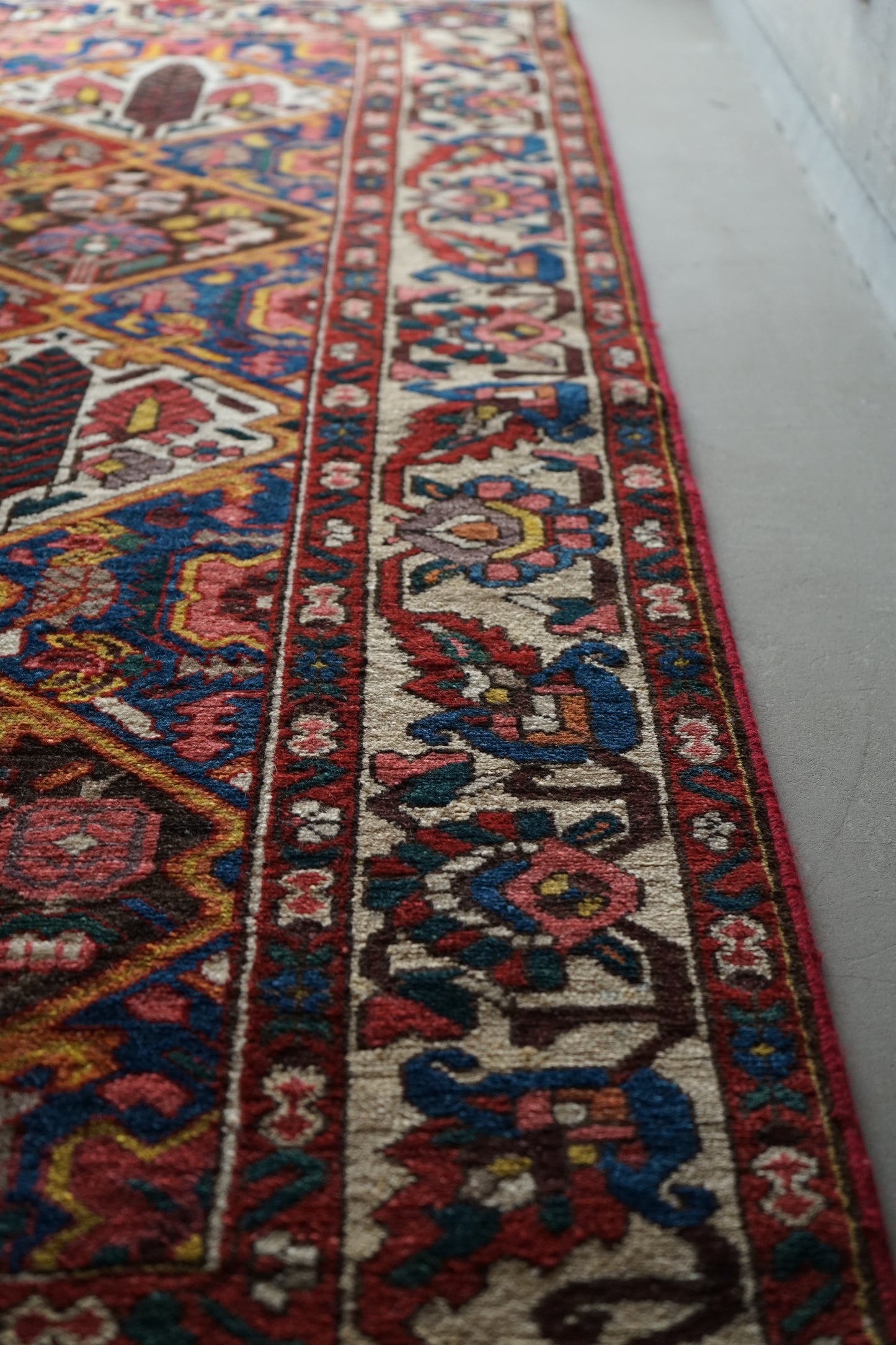 店頭販売 IRAN ANTIQUE BAKHTIARI 
SHALAMZAR 1840年代 207 × 155 cm