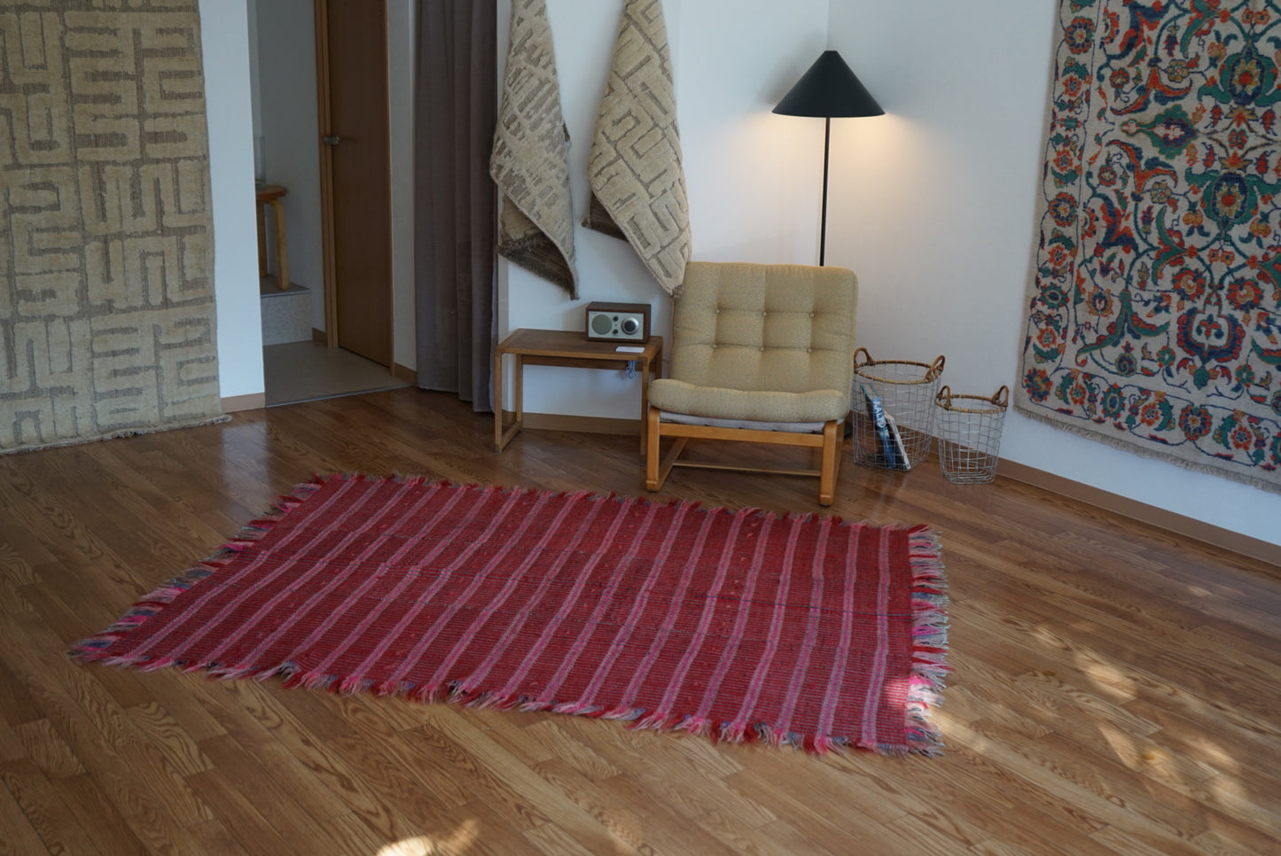 Türkiye Old Kilim Shaggy Pink , Red 1960年代 195 × 144 cm No.TR25546 / 国内送料無料・羊毛手織りキリム