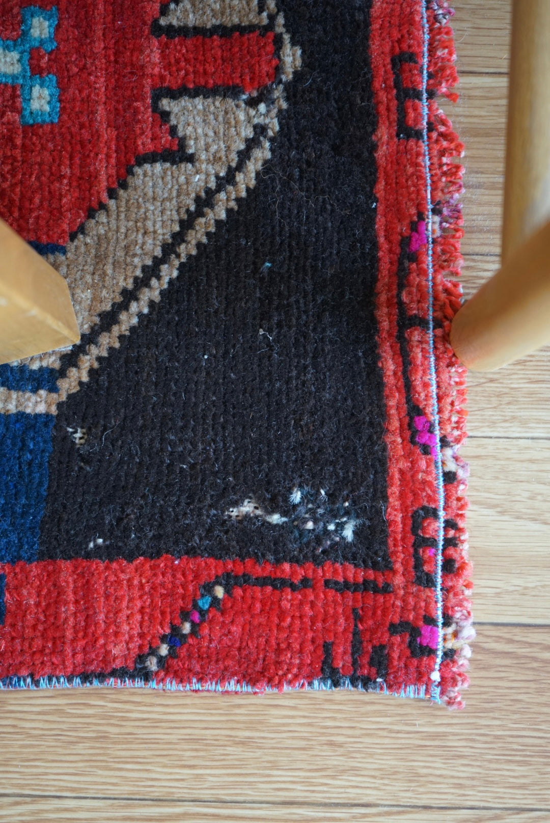 Türkiye Old Oushak Red , Beige , Black 1970年代 72.5 × 52 cm No.TR25545 / 国内送料無料・羊毛手織り絨毯