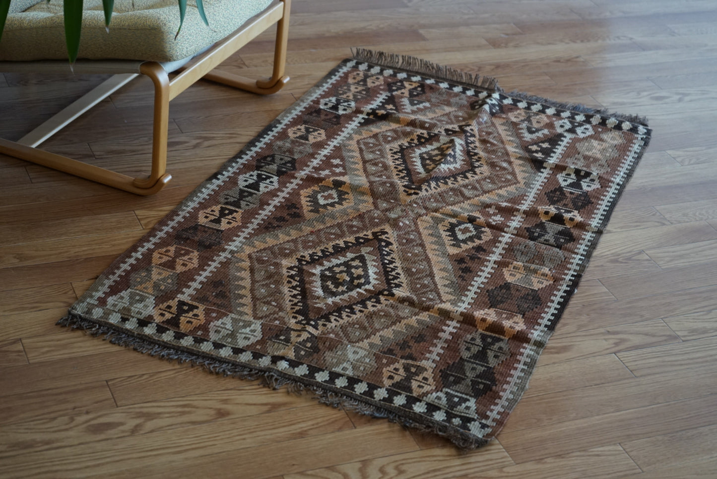 Türkiye Old Kilim Anatoria Tribal Design Brown 1960年代 132 × 79 cm No.TR25550 / 国内送料無料・羊毛手織りキリム