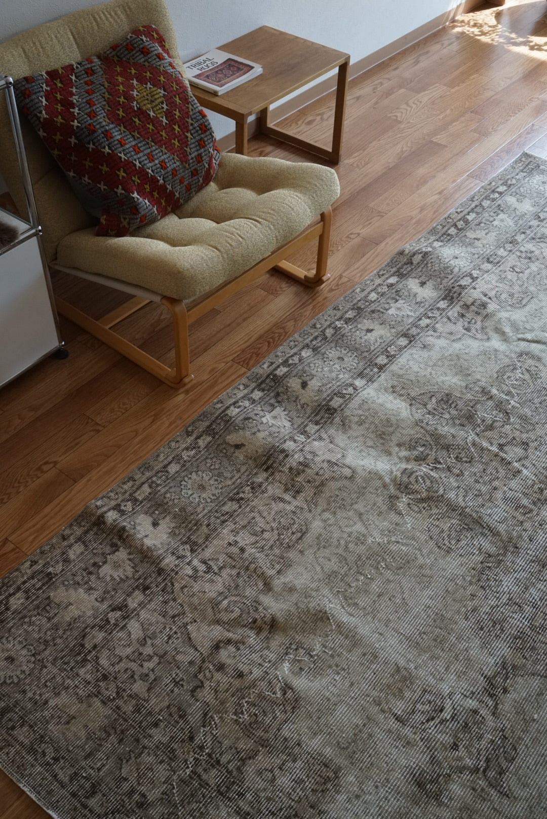 Türkiye Old Isparta Medallion Beige , Glay 1960年代 255.5 × 184 cm No.TR25491 / 国内送料無料