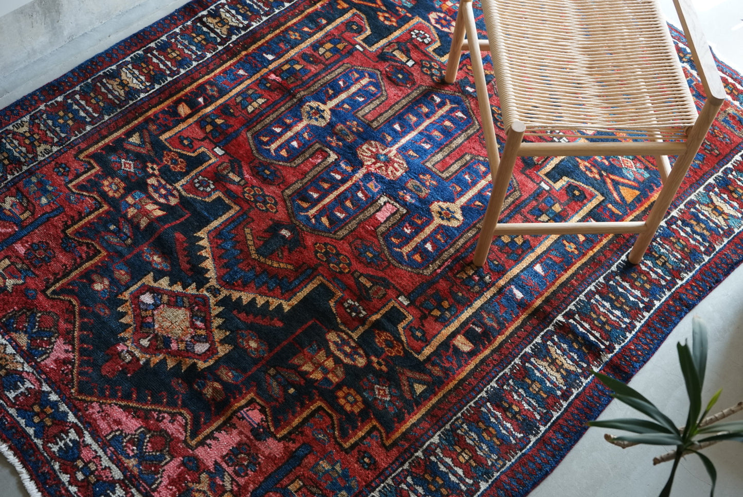 店頭販売 IRAN ANTIQUE BAKHTIARI 
1930年代 203 × 151 cm