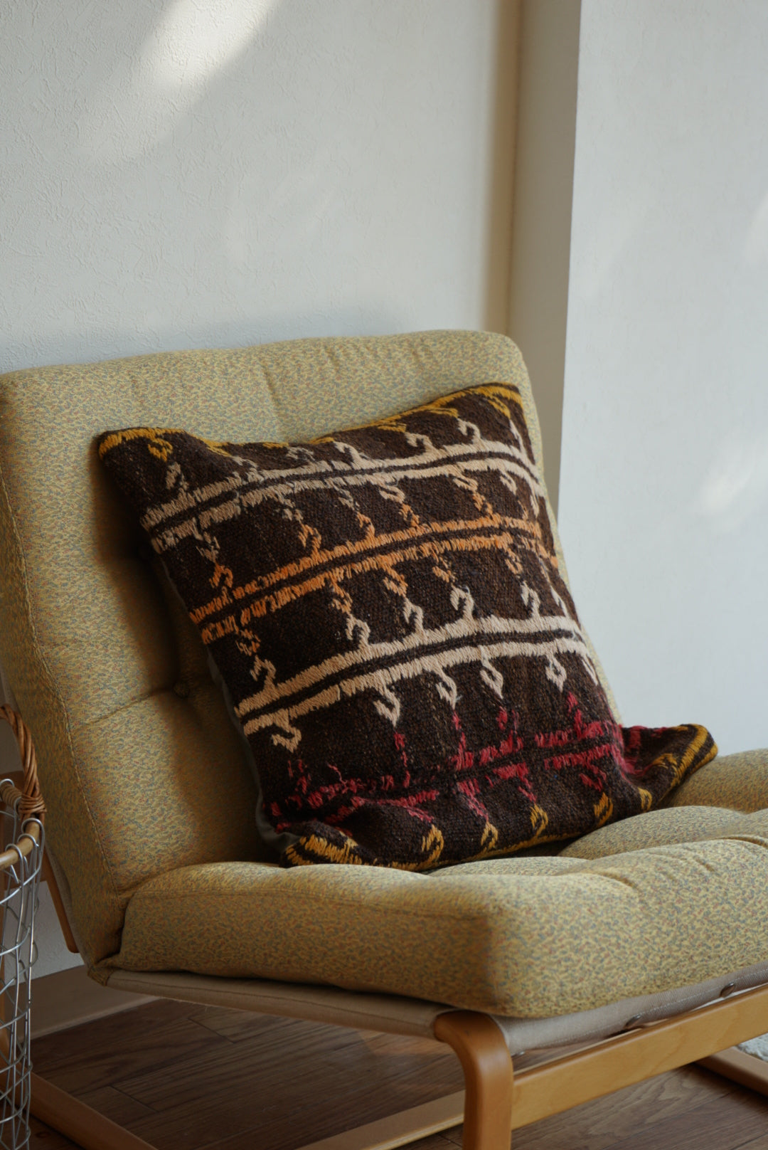 Türkiye Old Kilim Cushion Cover Brown Tribal Design 50 × 50 cm No.TR25555 / 送料無料・羊毛手織りキリム